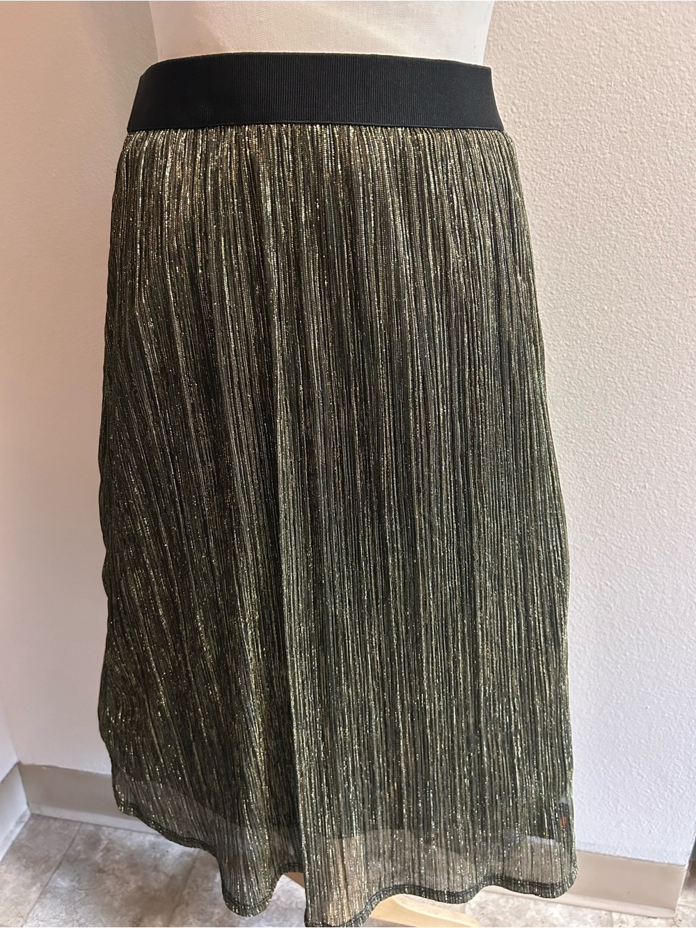 Ava & Viv Metallic dark gold/ bronze Pleated Midi Skirt  Sz 2X